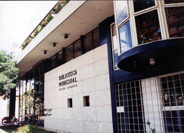 Fachada de la Biblioteca Municipal de Salto